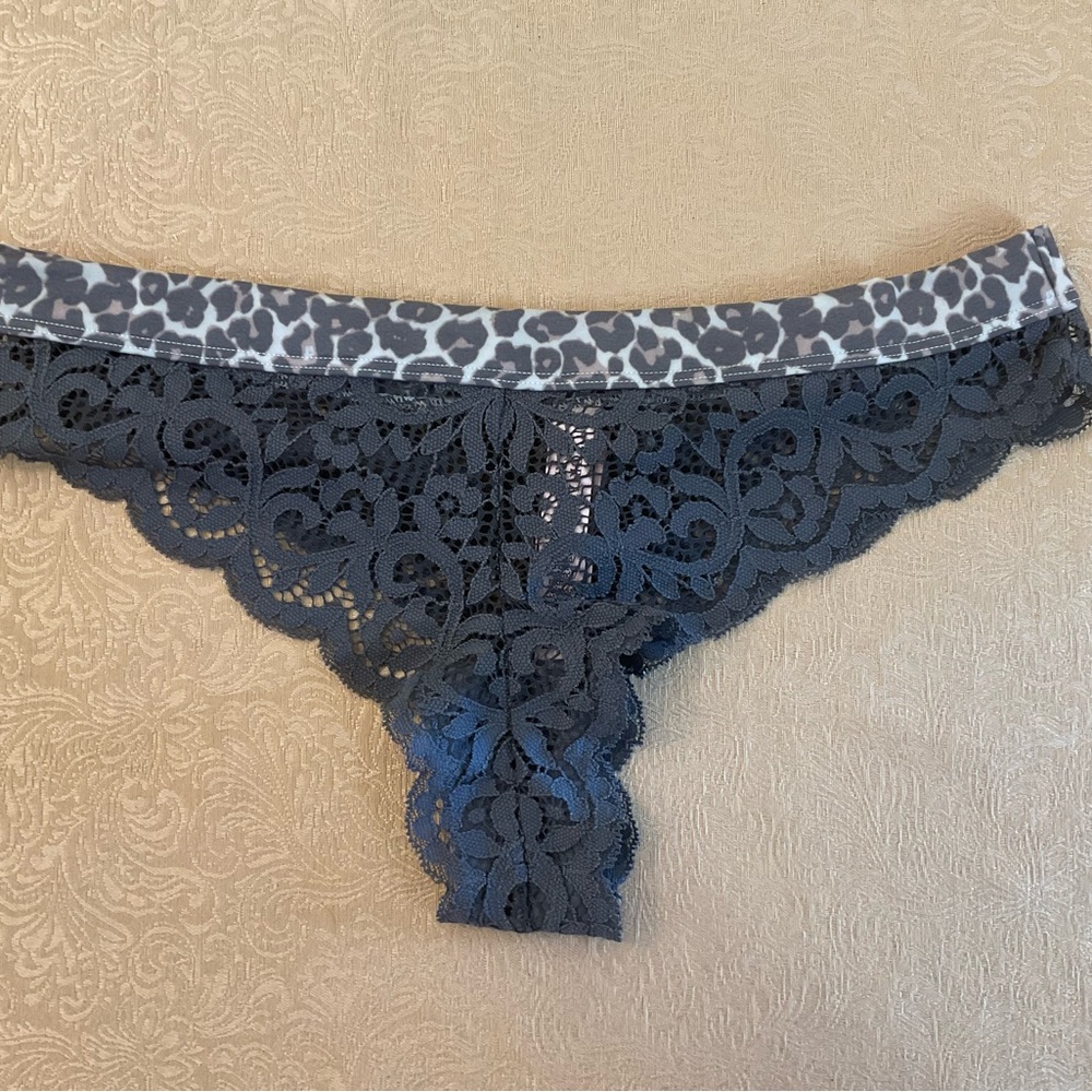 Victoria’s Secret Body By Victoria Lace Thong Size XS NWT